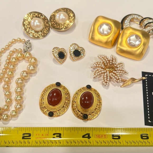 VERY RARE Spingarn NY Clip Earrings - Picture 4 of 4